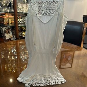 Gorgeous, feminine white lace, sporty romper!
size small petite 
Excellent !